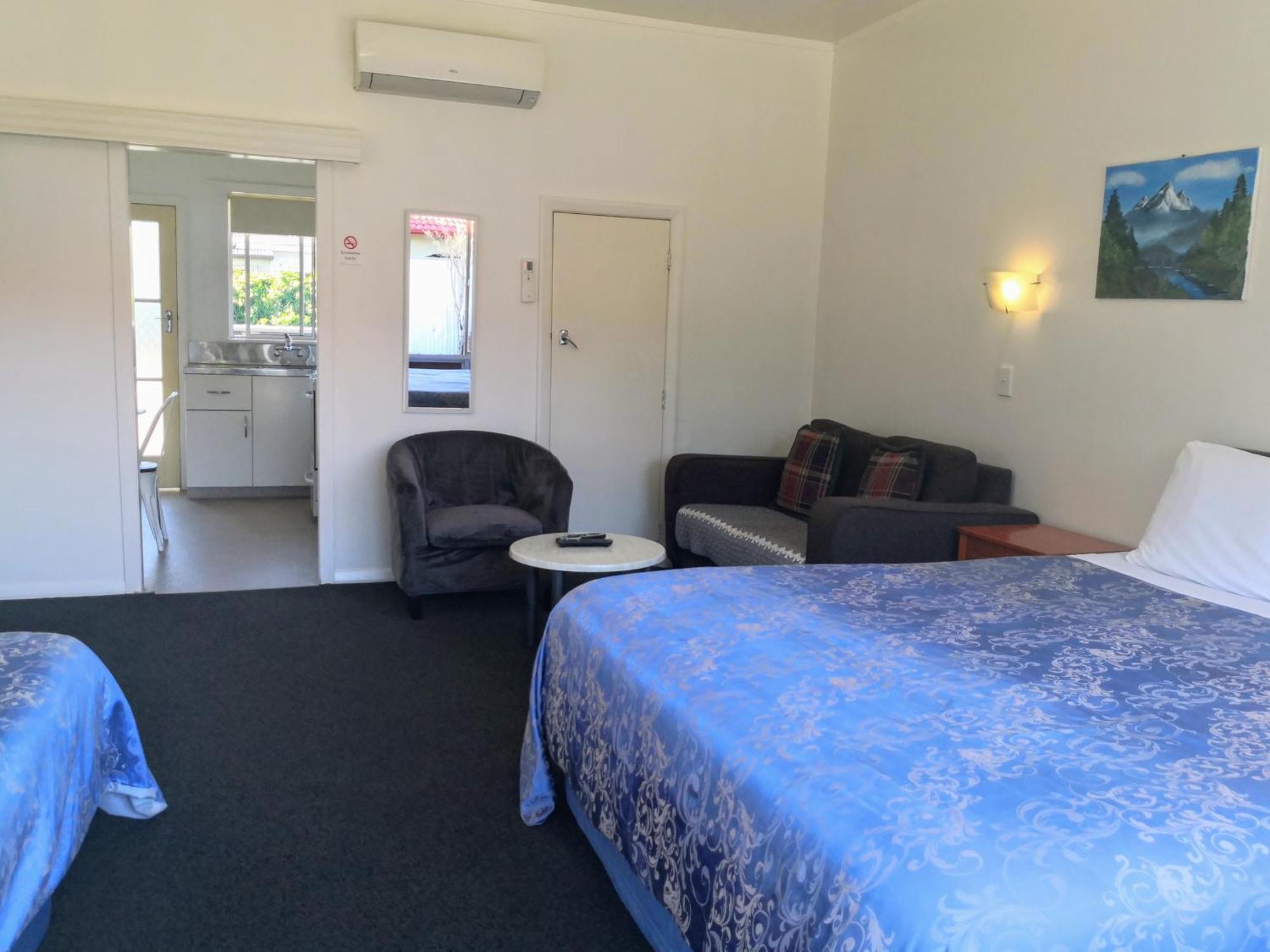 Cambrian Lodge Motel Cambridge Exterior photo
